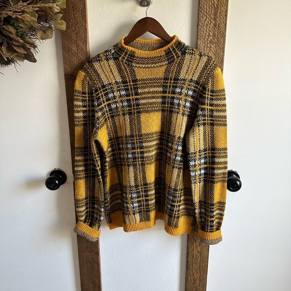 Women's Apt. 9 + Cara Santana Plaid Sweater Size Medium Cozy Soft - Picture 9 of 16